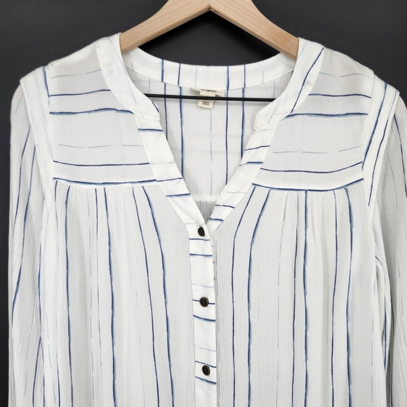 A.N.A. Womens Gauzy Button Front Top size S White Blue Crinkle Contemporary - Picture 2 of 7